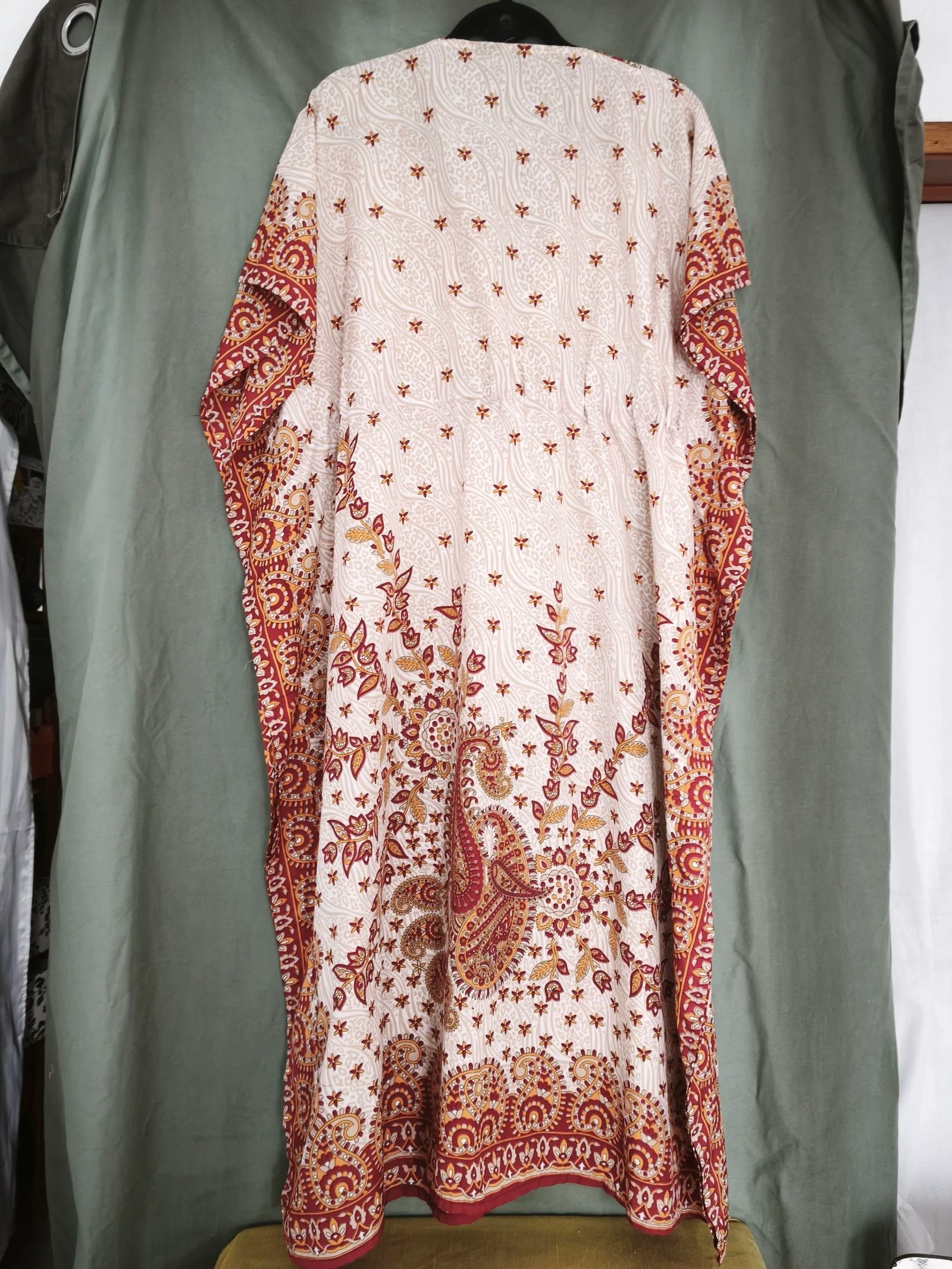 Kaftan avec un motif vibrant et élégant – photo 2
